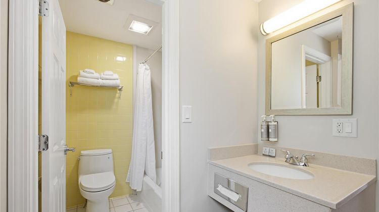 Wellfleet Motel & Lodge Room