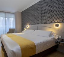 Hotel Corona de Castilla Room