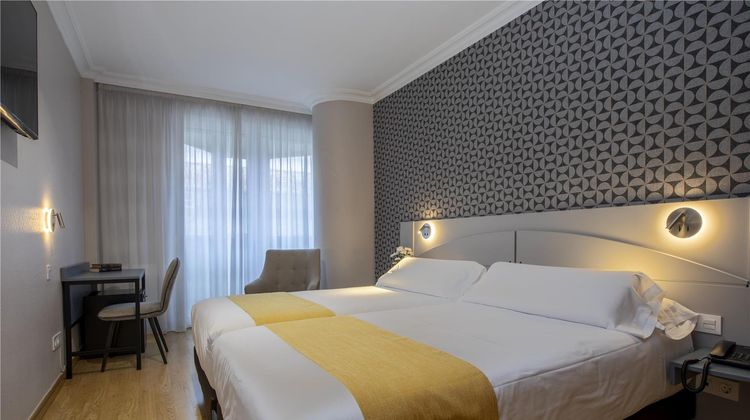 Hotel Corona de Castilla Room