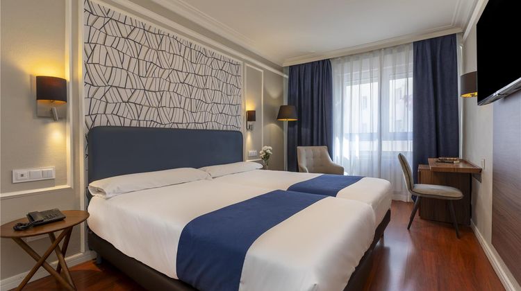 Hotel Corona de Castilla Room