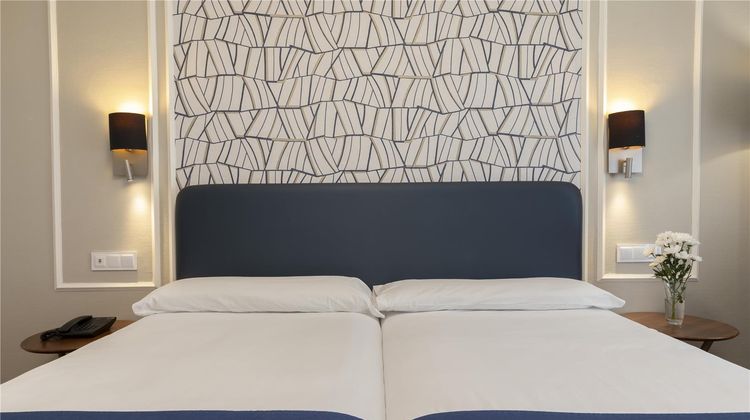 Hotel Corona de Castilla Room