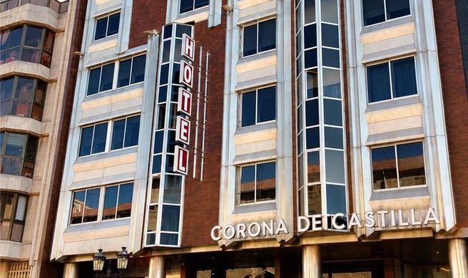 Hotel Corona de Castilla Exterior