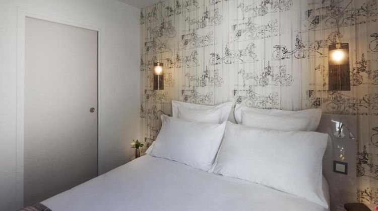 Hotel Le Mireille Room