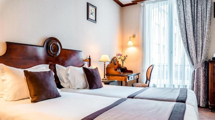 Villa Montparnasse Room