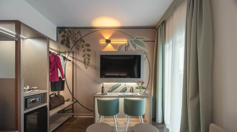 <b>Castello Hotel Room</b>. Images powered by <a href="https://iceportal.shijigroup.com/" title="IcePortal" target="_blank">IcePortal</a>.