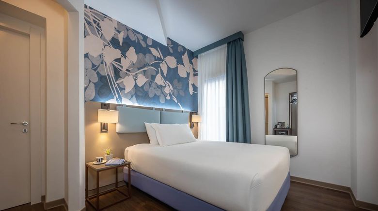 <b>Castello Hotel Room</b>. Images powered by <a href="https://iceportal.shijigroup.com/" title="IcePortal" target="_blank">IcePortal</a>.