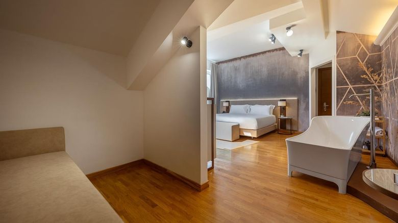 <b>Castello Hotel Suite</b>. Images powered by <a href="https://iceportal.shijigroup.com/" title="IcePortal" target="_blank">IcePortal</a>.
