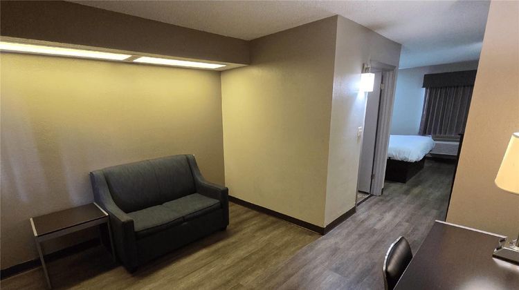 Super 8 by Wyndham Richland MS Room