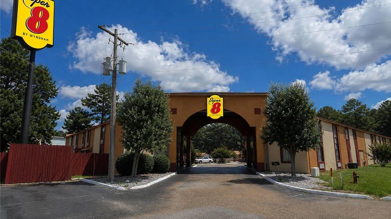 Super 8 by Wyndham Richland MS Exterior. Images powered by <a href="https://iceportal.shijigroup.com" target="_blank" rel="noopener">Ice Portal</a>.