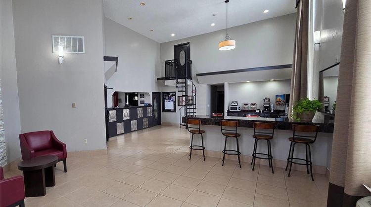 Super 8 by Wyndham Richland MS Lobby
