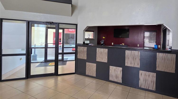 Super 8 by Wyndham Richland MS Lobby