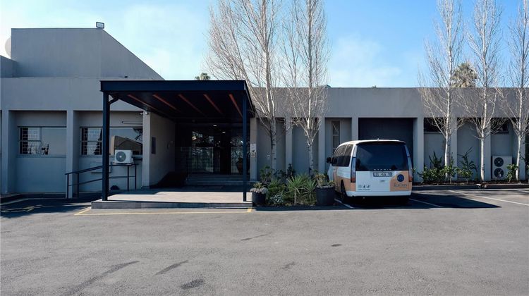 Q's Evander Hotel & Apartments Exterior