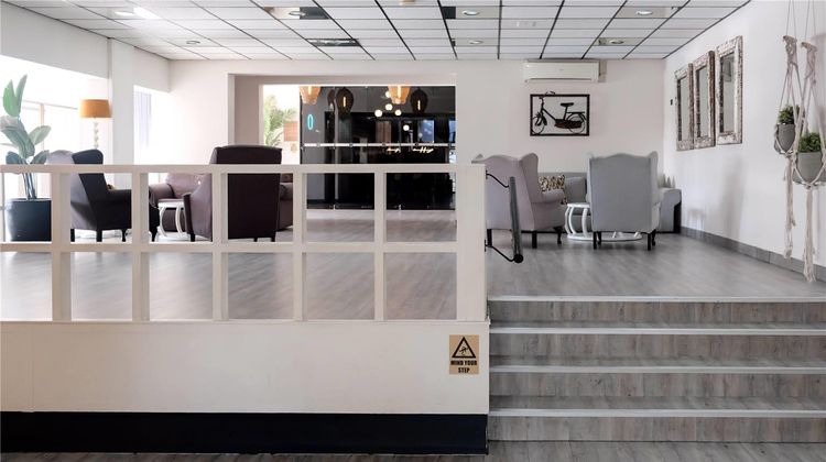 Q's Evander Hotel & Apartments Lobby