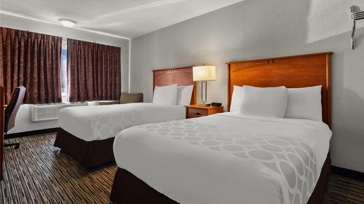 Hotel Detroit Airport Room