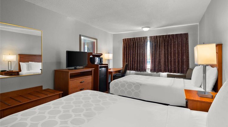 Hotel Detroit Airport Room