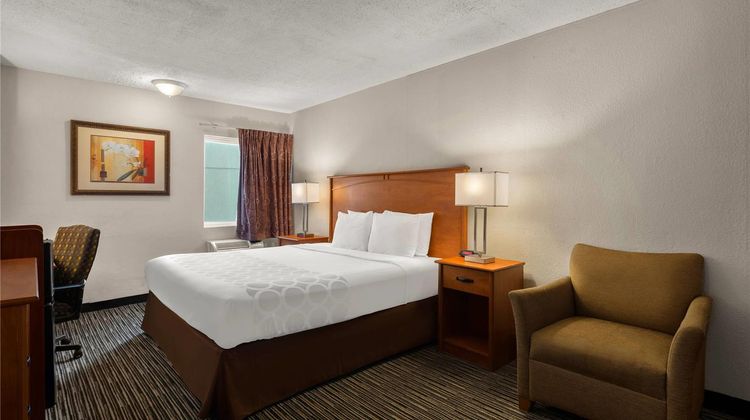 Hotel Detroit Airport Room
