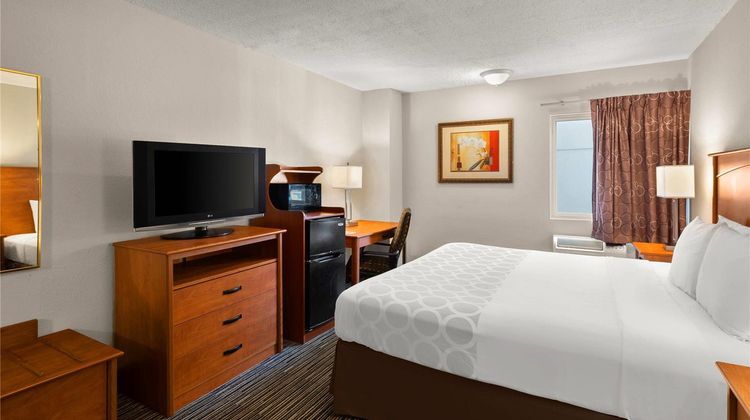Hotel Detroit Airport Room