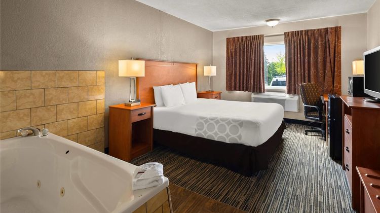 Hotel Detroit Airport Suite