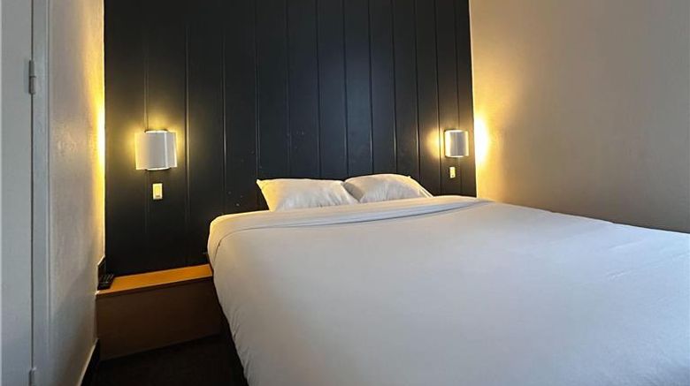 <b>Fasthotel Laval Room</b>. Images powered by <a href="https://iceportal.shijigroup.com/" title="IcePortal" target="_blank">IcePortal</a>.