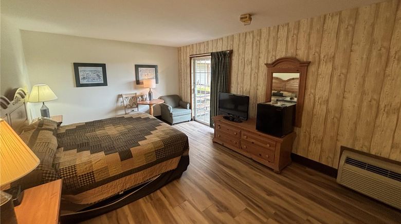 <b>Country Inn Lancaster, SureStay Coll Room</b>. Images powered by <a href="https://iceportal.shijigroup.com/" title="IcePortal" target="_blank">IcePortal</a>.