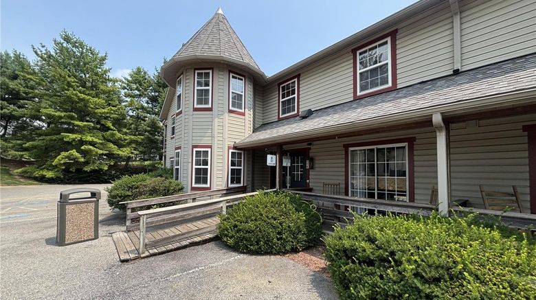 <b>Country Inn Lancaster, SureStay Coll Exterior</b>. Images powered by <a href="https://iceportal.shijigroup.com/" title="IcePortal" target="_blank">IcePortal</a>.
