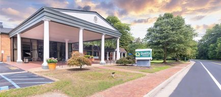 Quality Inn & Suites Exterior