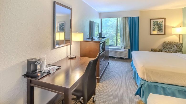 <b>Quality Inn & Suites Room</b>. Images powered by <a href="https://iceportal.shijigroup.com/" title="IcePortal" target="_blank">IcePortal</a>.