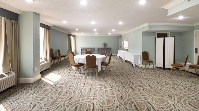 <b>Quality Inn & Suites Meeting</b>. Images powered by <a href="https://iceportal.shijigroup.com/" title="IcePortal" target="_blank">IcePortal</a>.