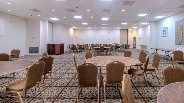 <b>Quality Inn & Suites Meeting</b>. Images powered by <a href="https://iceportal.shijigroup.com/" title="IcePortal" target="_blank">IcePortal</a>.