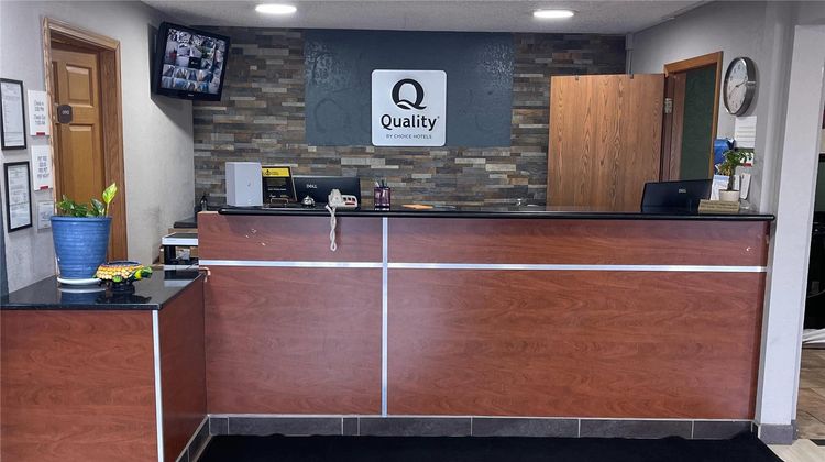 Quality Inn Council Bluffs I-80 Lobby
