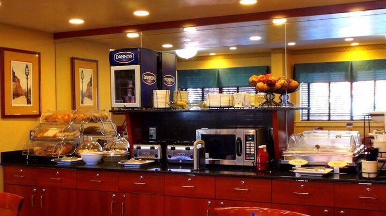 <b>Hotel Boston Restaurant</b>. Images powered by <a href="https://iceportal.shijigroup.com/" title="IcePortal" target="_blank">IcePortal</a>.