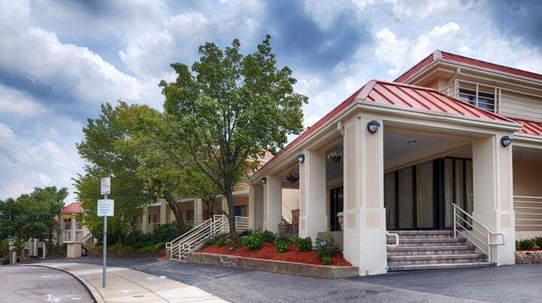 <b>Hotel Boston Exterior</b>. Images powered by <a href="https://iceportal.shijigroup.com/" title="IcePortal" target="_blank">IcePortal</a>.