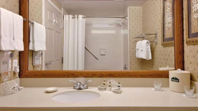 <b>Hotel Boston Room</b>. Images powered by <a href="https://iceportal.shijigroup.com/" title="IcePortal" target="_blank">IcePortal</a>.