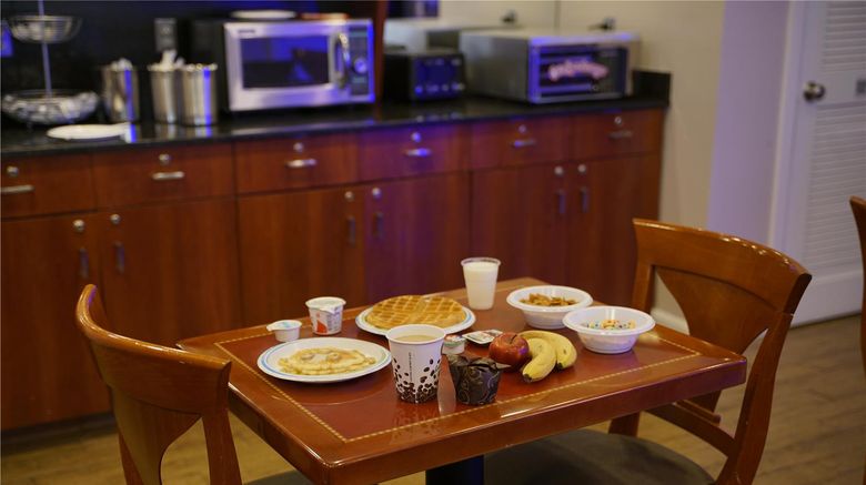 <b>Hotel Boston Restaurant</b>. Images powered by <a href="https://iceportal.shijigroup.com/" title="IcePortal" target="_blank">IcePortal</a>.
