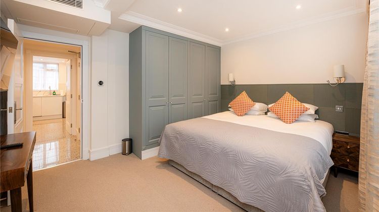 Fountain House Apartments Lancaster Gate Room