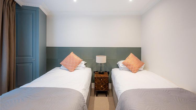 Fountain House Apartments Lancaster Gate Room