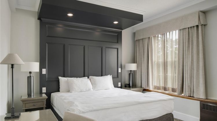 Tidewater Inn Room