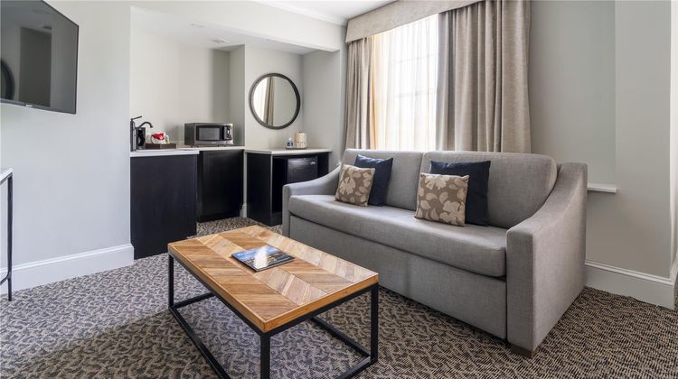 Tidewater Inn Suite