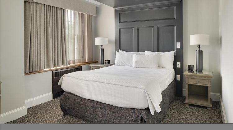 Tidewater Inn Room