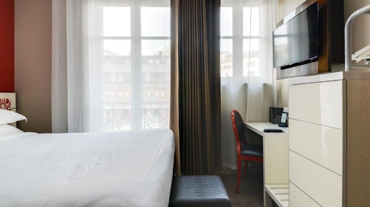 Hotel Pavillon Nation Room