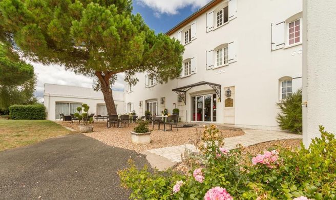 Hotel des Chateaux Exterior