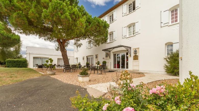 Hotel des Chateaux Exterior. Images powered by <a href="https://iceportal.shijigroup.com" target="_blank" rel="noopener">Ice Portal</a>.