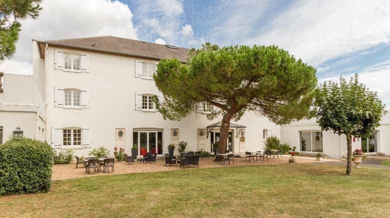 <b>Hotel des Chateaux Exterior</b>. Images powered by <a href="https://iceportal.shijigroup.com/" title="IcePortal" target="_blank">IcePortal</a>.