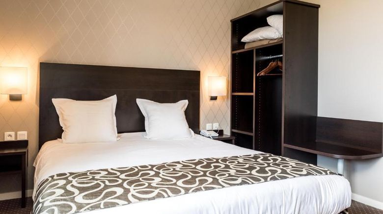 <b>Hotel des Chateaux Room</b>. Images powered by <a href="https://iceportal.shijigroup.com/" title="IcePortal" target="_blank">IcePortal</a>.