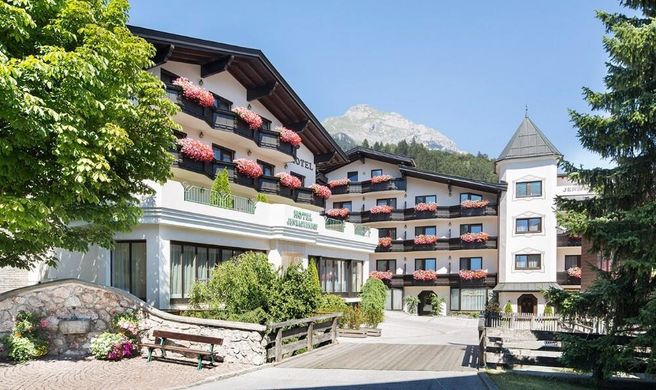 Hotel Jenbacherhof Exterior