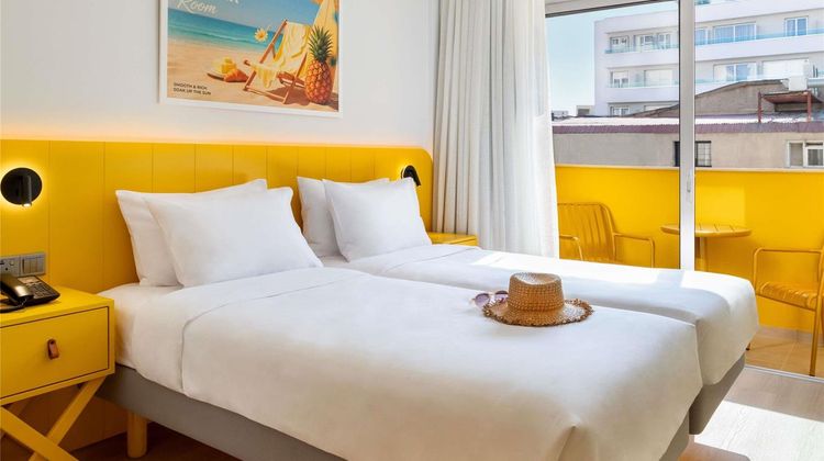 Ibis Styles Larnaca Finikoudes Beach Room