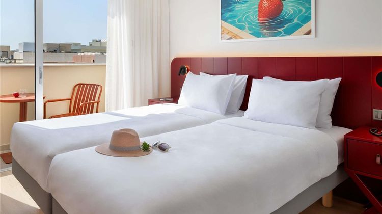 Ibis Styles Larnaca Finikoudes Beach Room
