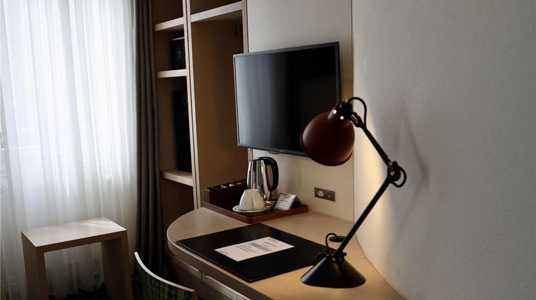 <b>Mon-Repos Hotel Geneva Room</b>. Images powered by <a href="https://iceportal.shijigroup.com/" title="IcePortal" target="_blank">IcePortal</a>.