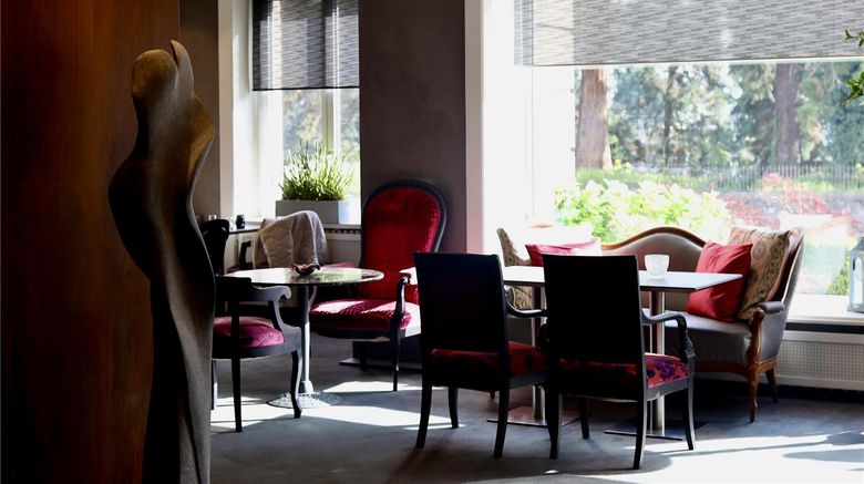 <b>Mon-Repos Hotel Geneva Lobby</b>. Images powered by <a href="https://iceportal.shijigroup.com/" title="IcePortal" target="_blank">IcePortal</a>.