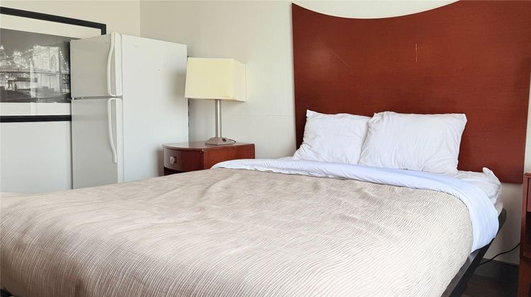 Travelodge by Wyndham Fort Wayne North Room